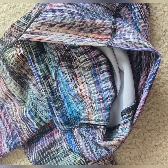 EUC LULULEMON WUNDER Train High-Rise Tight DIGITAL OASIS WHITE MULTI 23” Size 4 - Picture 16 of 16